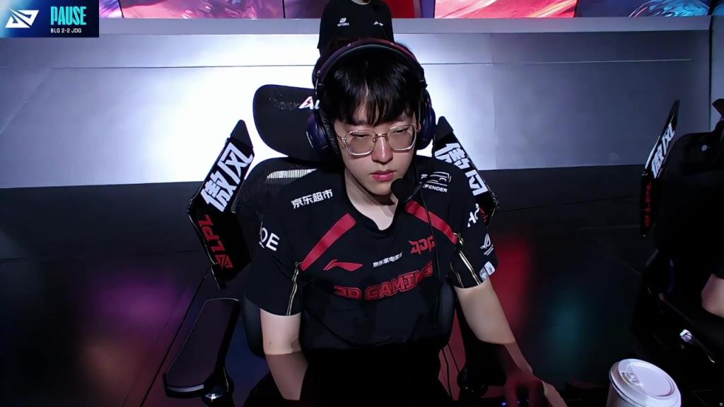 九游官方网站-包含Rookie迎来三赛季高光表现，G2球迷沸腾！的词条