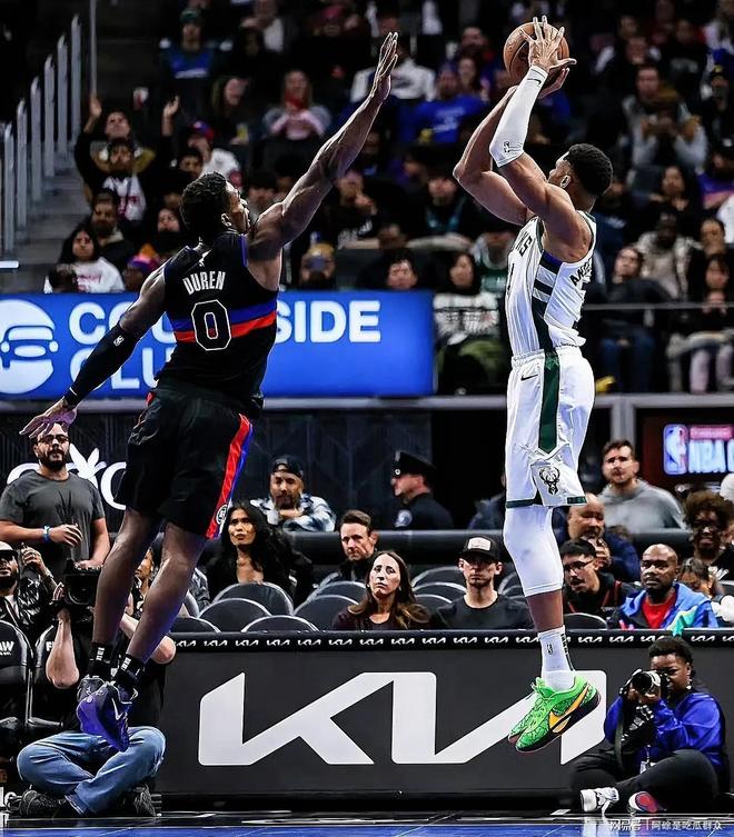 九游体育-字母哥回归赛场，战术调整首场状态亮眼，TL观众沸腾！的简单介绍